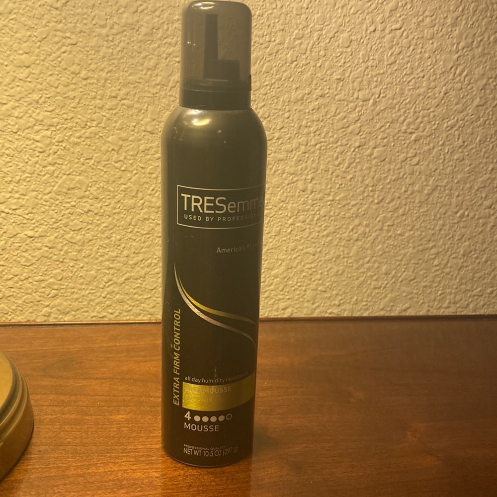 TRESemmé Mousse All Day Humidity Resistance